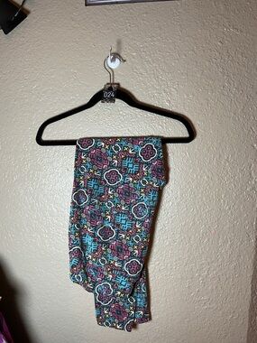 Lularoe Leggings Women’s Size TC Tall & Curvy FUN Tribal Print Fits Sizes 12-18